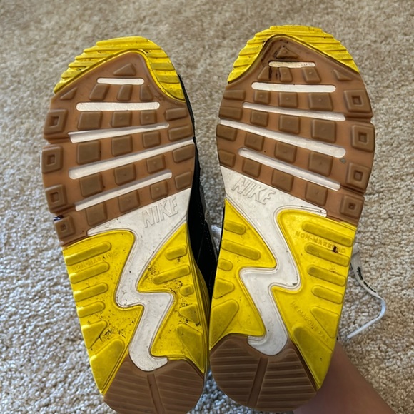 Nike air smiley face shoes. - Picture 7 of 10